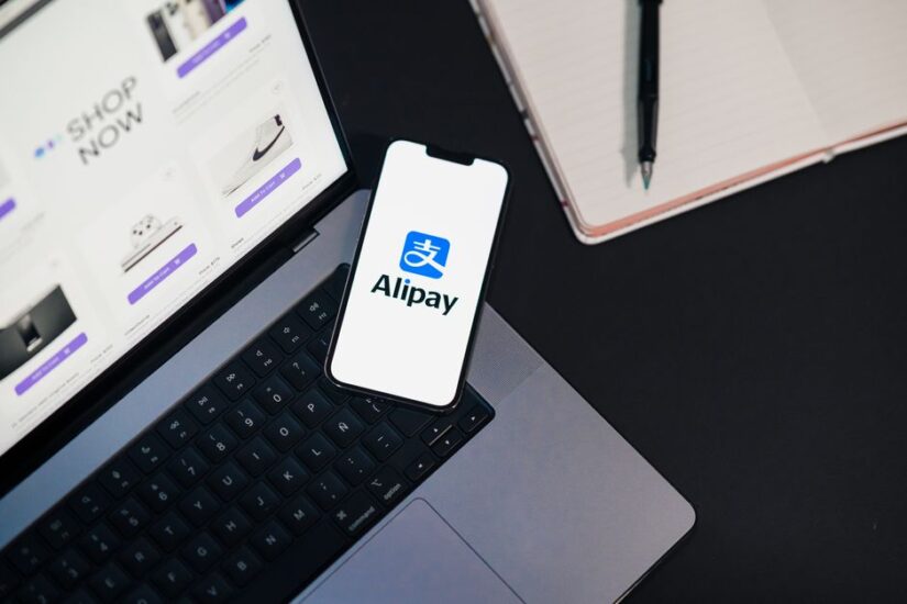 Top Trends in Custom SaaS UI/UX Design for Fintech Apps